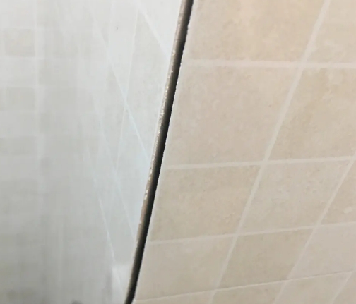 禹州瓷砖空鼓维修公司分享阳台瓷砖脱落的修复过程可以分为以下几个步骤
