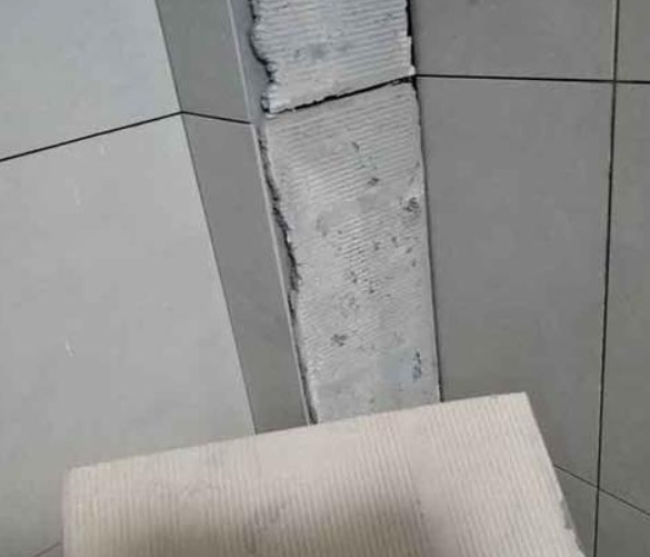 禹州瓷砖空鼓维修公司分享下厨房瓷砖脱落的补救措施。